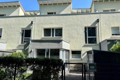 ***Neuwertiges, super effizientes Mittelreihenhaus mit Dachterrasse***