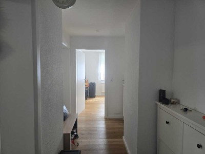 Helle 3,5 Zimmer Wohnung mit praktischem Schnitt - ideal für Paare oder kleine Familien