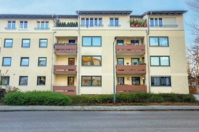 Helle, neu renovierte 2,5-Zimmer-Wohnung mit Balkon und Einbauküche in München Solln