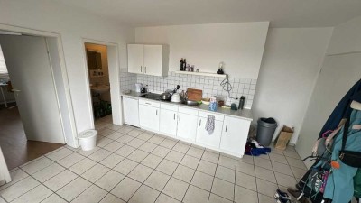 Gemütliche 2 Zimmerwohnung mit Einbauküche neben der Stadt!