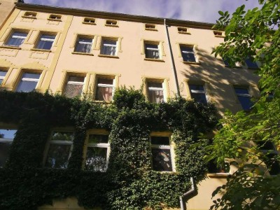 renovierungsbedürftige Wohnung - Arbeit von Ihnen - Freimieten von uns