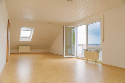 Provisionsfreie, attraktive und helle 3-Zimmer-Dachgeschoss-Wohnung in Steinegg
