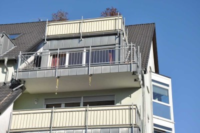 Burscheid-Stadt, offene Architektur, hell&sonnig, 3 Zimmer, Küche, Balkon, Gäste-WC, Garage im Haus