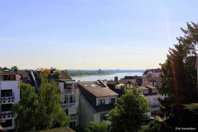 Stilvolle Maisonettewohnung in direkter Rheinnähe mit Balkon, Kamin und Einbauküche