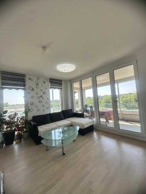 sonnige und ruhige 3-Zi-Dachgeschosswohnung (5. OG) mit herrlichem Ausblick