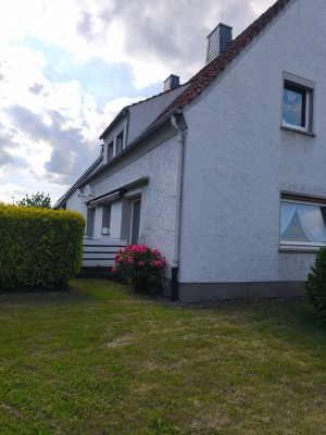 Erdgeschosswohnung in bester Lage mit Terrasse und Gartenbenutzung.