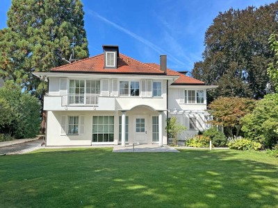 Exklusive Villen-Residenz mit Schwimmhalle, Gäste-/Gartenhaus & Park, Traumblick in S-Süd (Bopser)