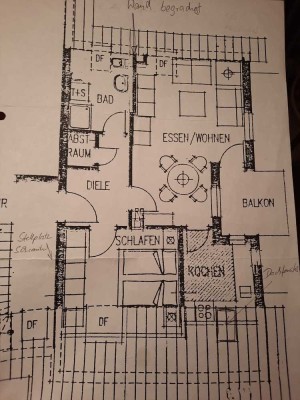 Attraktive und helle 2-Zimmer-Dachgeschosswohnung mit Balkon und Einbauküche in Aufheim