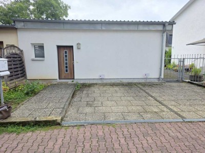 Rarität!  Ihr eigener 2 Zimmer Bungalow inkl. EBK + mit Freisitz im Hof + Parkplatz - Bergen-Enkheim