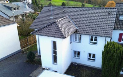 Leben, wo die Ruhe wohnt – exklusives Effizienzhaus mit Südgarten im Grünen