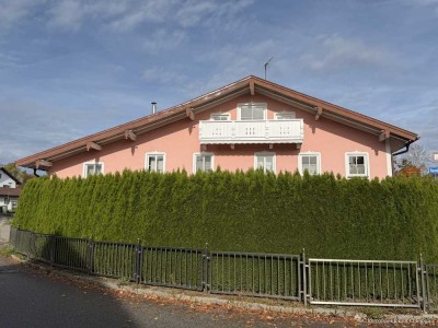 Helle 2,5 Zimmer Dachgeschoss-Ferienwohnung in Seenähe in Taching