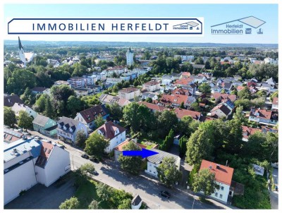 Luxuriöses Familiendomizil mit Doppelgarage und großzügigem Grundstück im eleganten Design