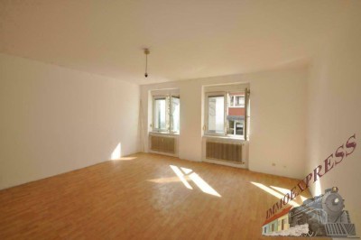 Renovierungsbedürftige Eigentumswohnung in City-Nähe