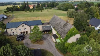 Mehrfamilienhaus im Dornröschenschlaf & ca. 1600m² erschlossenes Bauland