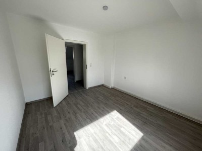 3 Zimmer DG Wohnung (61qm) mit guter Verkehrsanbindung - WG Geeignet