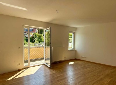 Große, helle 3 -Zimmer mit Balkon und Stellplatz