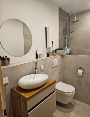 Helle 3-Zimmer-Wohnung mit Balkon – zentral gelegen am Rubensplatz, kernsaniertes Bad & Einbauküche