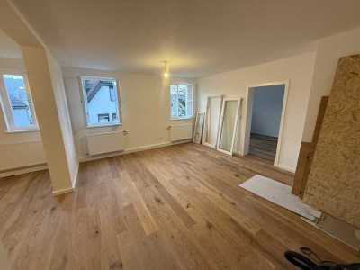 Erstbezug nach Sanierung! 4,5-Zi Wohnung im 2. OG zentral in Grunbach mit EBK und TG-Stellplatz