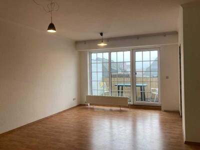 Elegante zentral gelegene 4-Zimmer Maisonette-Wohnung in Syke mit großem Spitzboden und Garage