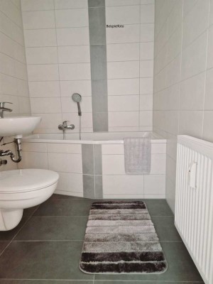 Frisch sanierte 3- Raumwohnung mit Balkon ab November 2025 Am Sportpark 24 verfügbar!