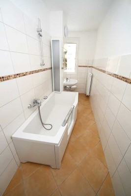 Schöne 2-Raumwohnung mit begehbarer Badewanne