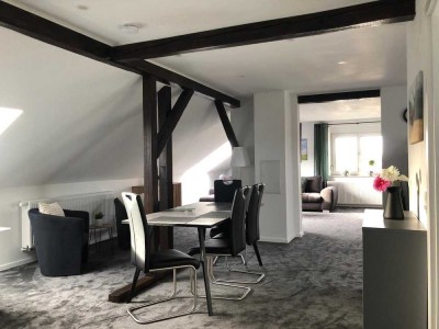 Moderne, vollausgestattete Dachgeschosswohnung – möbliert & bezugsfertig