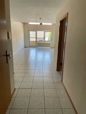 Ansprechende 2-Zimmer-Dachgeschosswohnung mit Balkon in Eisenberg (Pfalz)