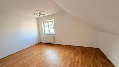 Ab Sofort 3-Zimmer-Dachgeschosswohnung