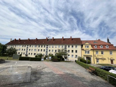 Wohnen am Schloss in zentraler Lage! Sanierte 2-Zimmer-Hochparterre-Wohnung in Weißenborn