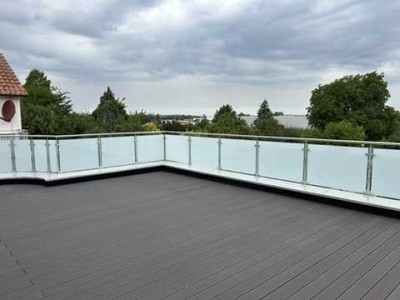 Ansprechende 2-Zimmer-Wohnung mit gehobener Innenausstattung und großer Aussichts-Terrasse