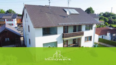 Attraktiv für Eigennutzer und Anleger: großzügige OG-Wohnung mit Garten und zwei Garagen