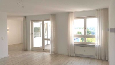 Helle, moderne 3,5-Zimmer-Whg. mit EBK, Aufzug, 2. OG, TG, naturnah in Stgt.-Hoffeld (Degerloch)