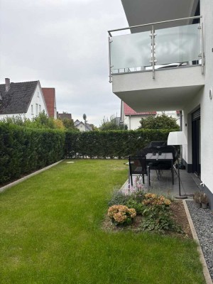 Neuwertige 3-Zi-Wohnung mit großzügigem Gartenanteil im Zentrum!