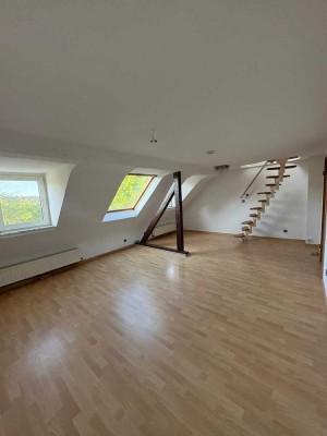 Helle 3-Zimmer-Dachgeschosswohnung mit Hobbyraum auf separater Etage