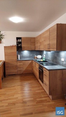 Teilmöblierte 2-Zimmer-Neubau-Mietkaufwohnung im 1. OG inkl. Carport