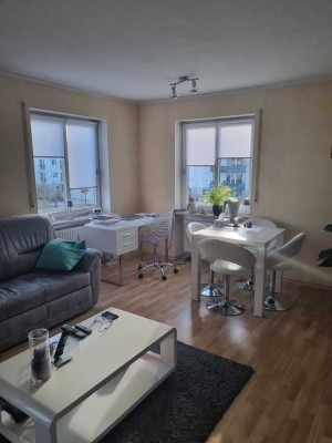 Gepflegte helle 2-Zimmer-Wohnung mit Balkon und EBK in Gersthofen