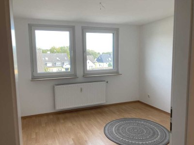 Geschmackvolle 2,5-Raum-Dachgeschosswohnung mit geh. Innenausstattung mit Balkon + EBK in Essen