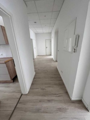 Schöne große 4-Zimmer-Wohnung in Magdeburg mit Einbauküche