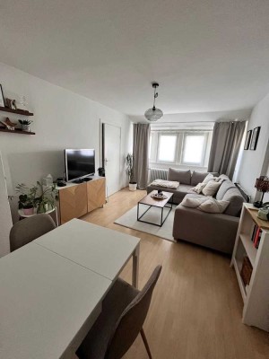 Helle Wohnung mit zwei Zimmern und Einbauküche in Bremen