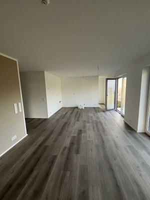Neubau 104m² 4 Zimmer Wohnung, Südbalkon mit Aussicht in die Natur