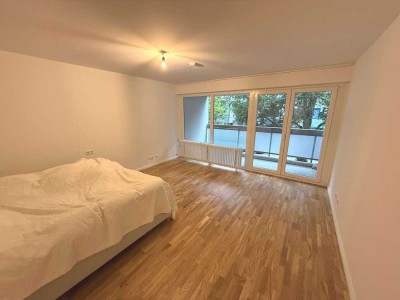 Helle 1-Zimmer-Wohnung mit Balkon im grünen Westend