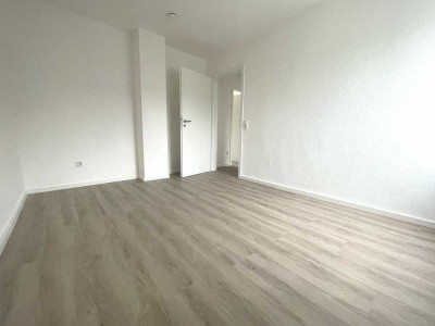 Erstbezug n. vollst. Renovierung !  3-ZKB, 62,5m² Wfl., 6-Fam. Haus in ruhiger und zentr. TOP Lage