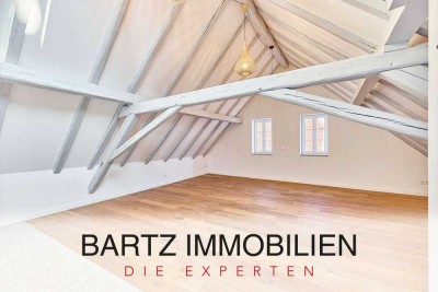 Sonnenparadies: Lichtdurchflutete Dachgeschosswohnung im modernisierten Fachwerkhaus