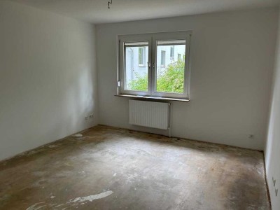 Teilrenovierte 2-Zimmer-Wohnung im Erdgeschoss