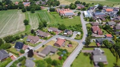 Grozügiges Ein-Zweifamilienhaus auf großem Grundstück