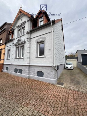 Saniertes Einfamilienhaus mit Garten und Garage