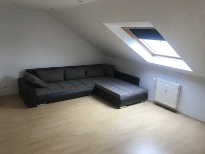 Gepflegte DG-Wohnung mit eineinhalb Zimmern in Gladbeck