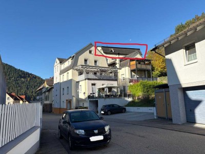 Helle 2-Raum-Penthouse-Wohnung im Kurort Calmbach