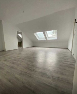 Renovierte 3-Zimmer Dachgeschosswohnung in Kamp-Lintfort