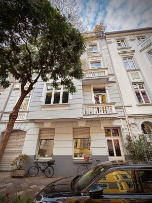 Tolle Altbauwohnung - neu renoviert | grüner Hinterhof | großer Balkon